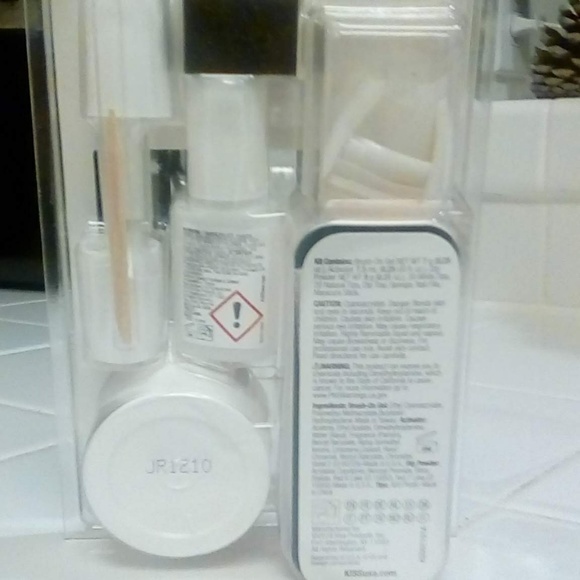 RESTOCKED! KISS salon dip kit brand new! - Picture 3 of 6